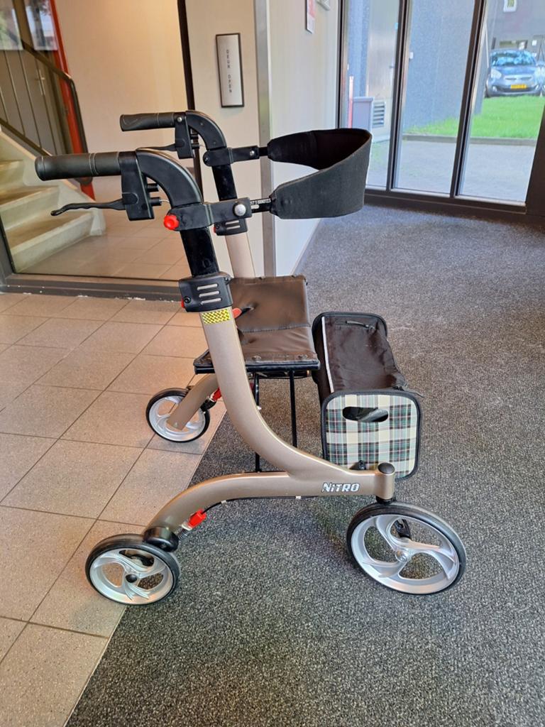 Foto 18 van Rollator lichtgewicht drive/nitro lees beschrijving NWST