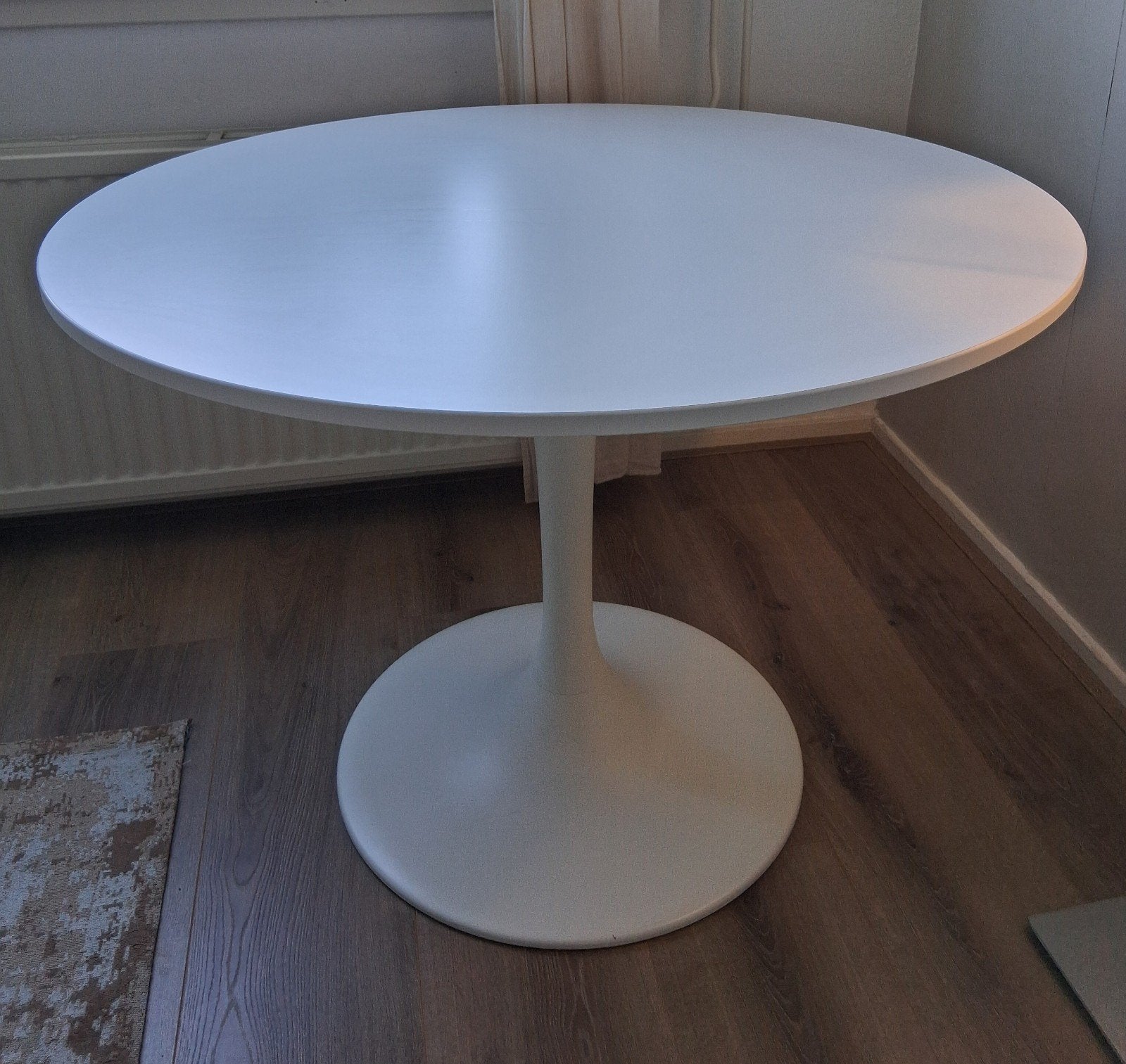 Mooie witte, stevige Docksta, Ophalen, Gebruikt, Rond, 100 tot 150 cm