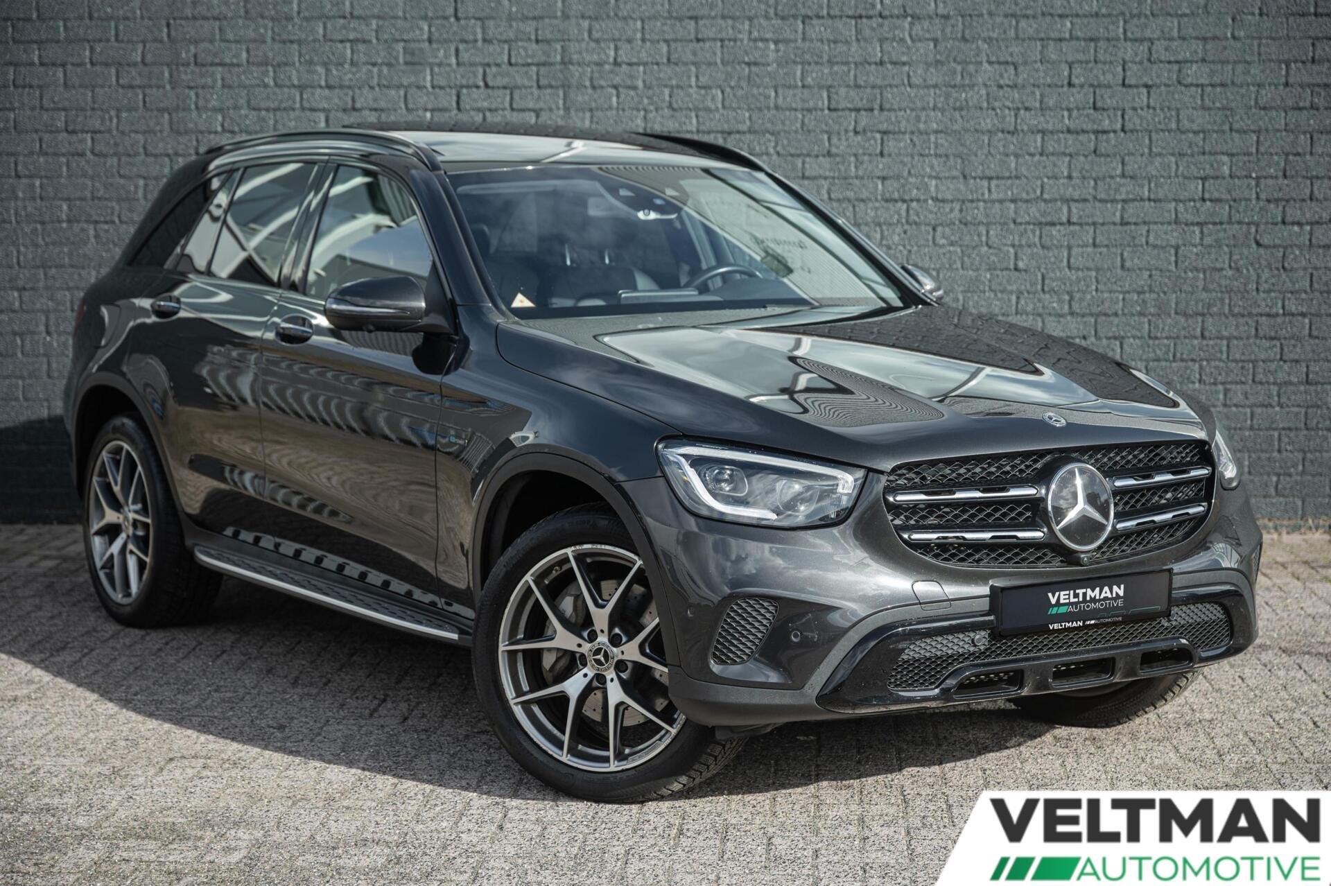 Mercedes GLC-klasse 300e 4MATIC AMG LINE PANORAMADAK TREKHAA, Auto's, Dealer onderhouden, Gebruikt, Euro 6, 4 cilinders