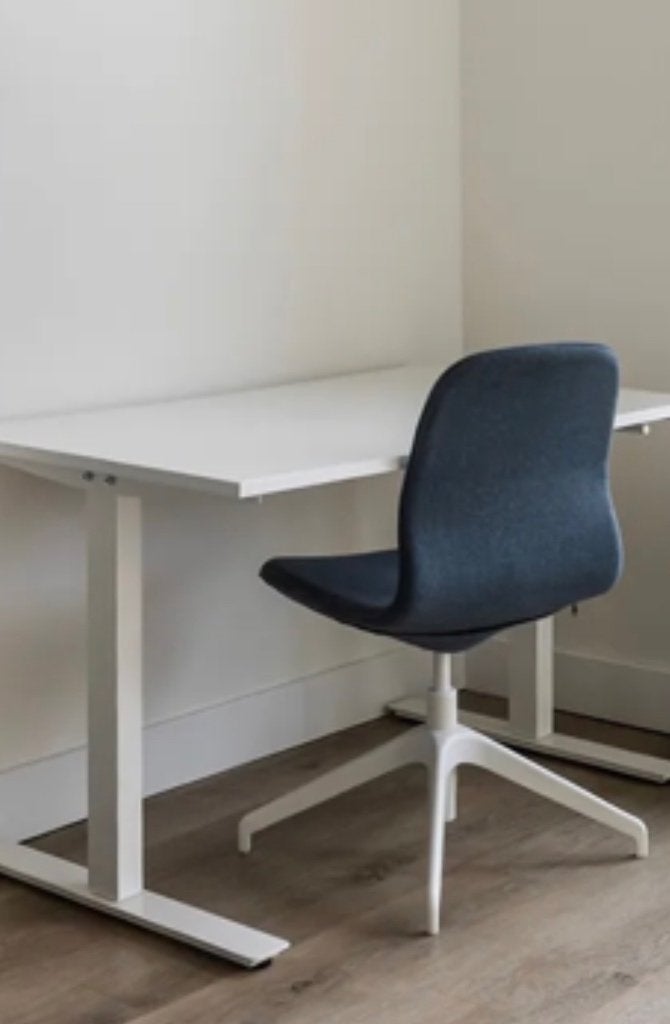 zit-sta bureau met bureaukuipstoel, Ophalen, Zit-sta bureau, Gebruikt, In hoogte verstelbaar