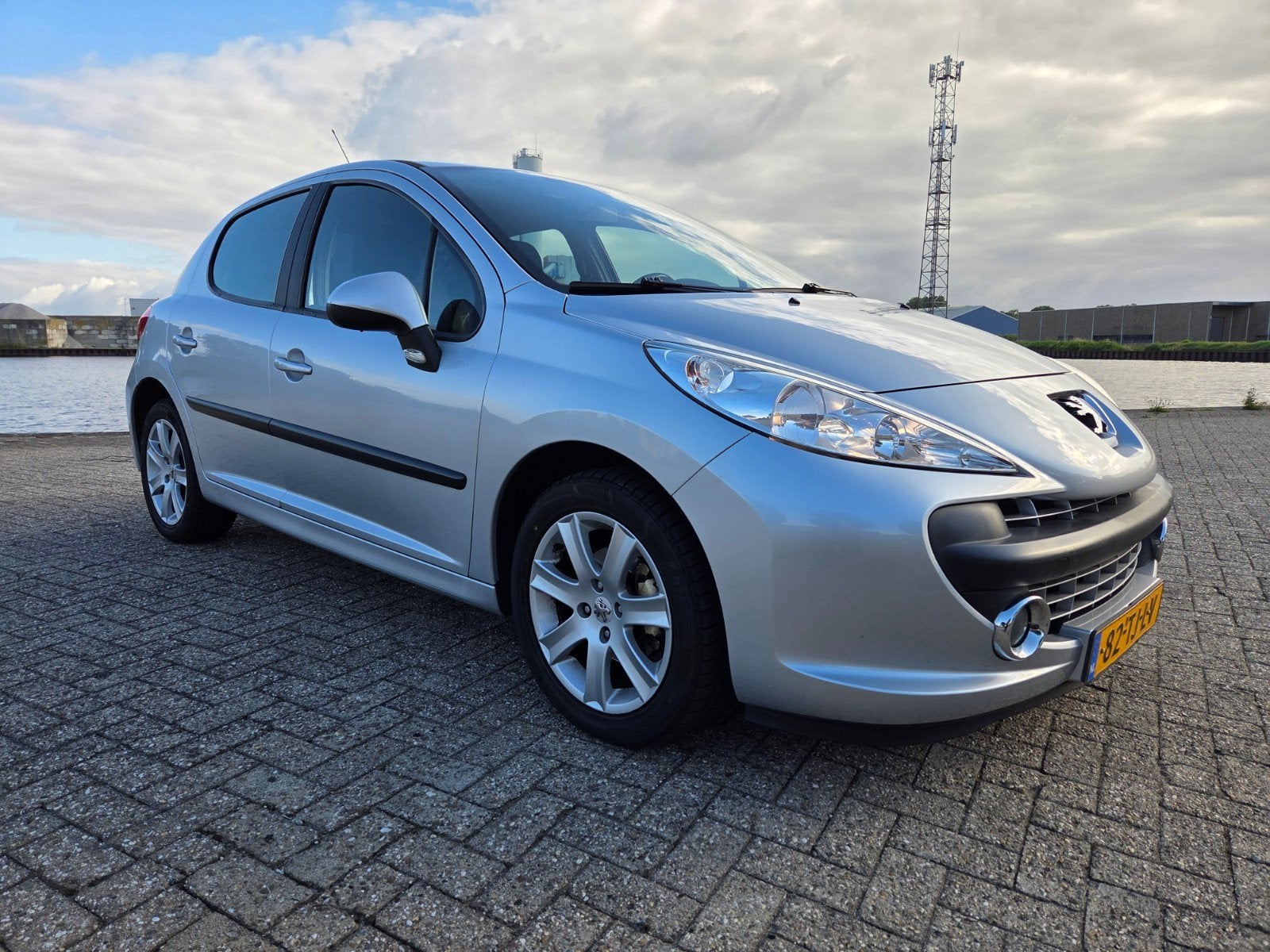 Peugeot 207 1.4 16V 5DRS 2006 Grijs, Auto's, Voorwielaandrijving, Stof, 1360 cc, 4 cilinders