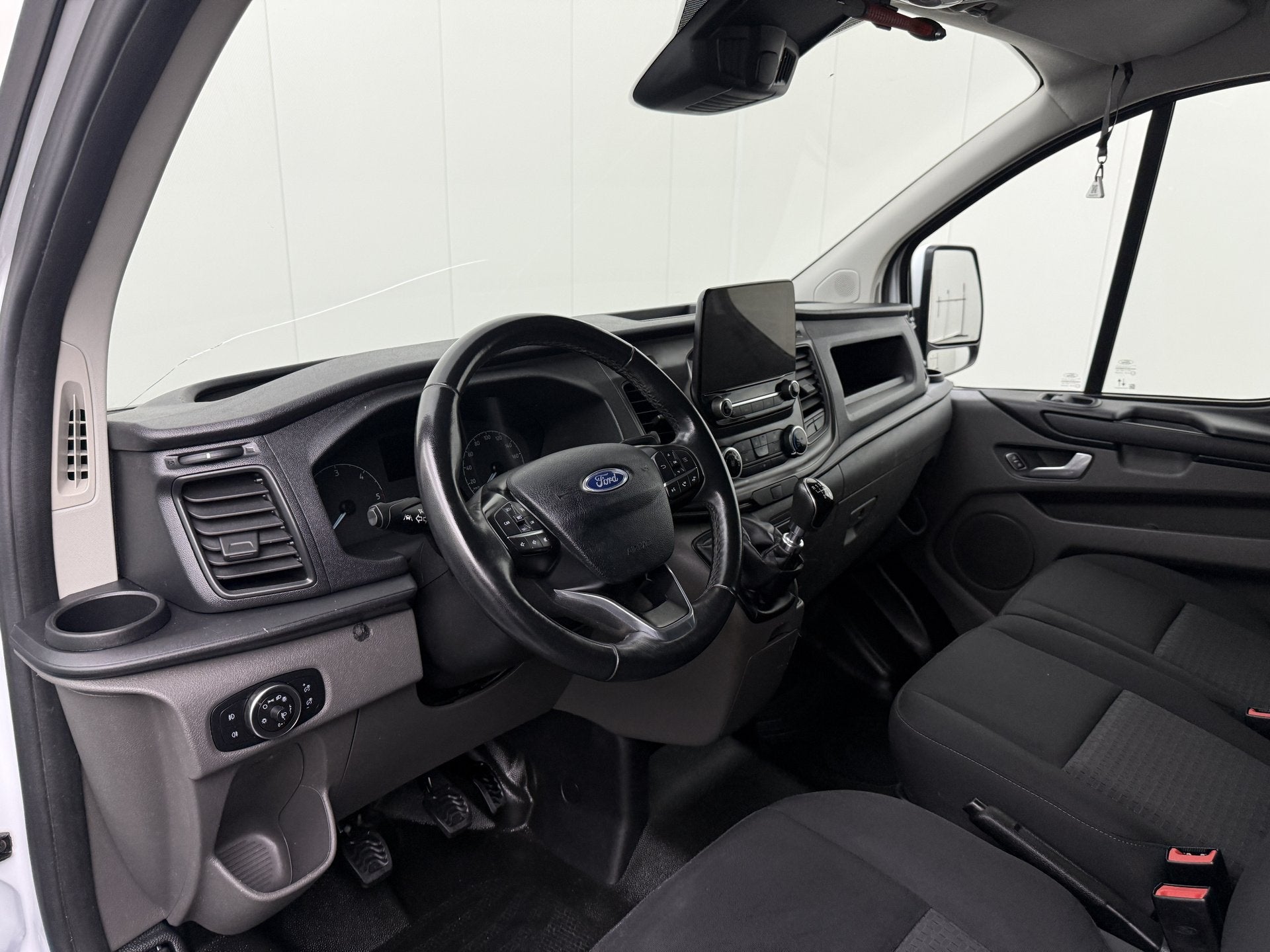 Ford Transit Custom 2.0TDCI Imperiaal | Trekhaak | Multimedi, Voorwielaandrijving, Dealer onderhouden, 4 cilinders, 2500 kg