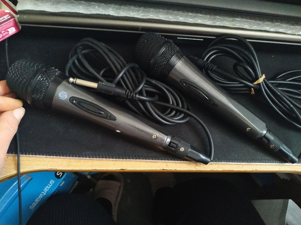 UR microphone set, Muziek en Instrumenten, Microfoons, Ophalen of Verzenden, Gebruikt, Zangmicrofoon