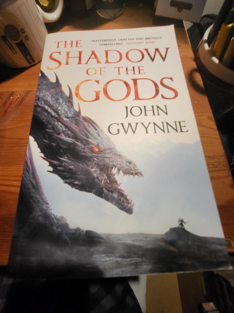 John Gwynne - The Shadow of the Gods, Boeken, Ophalen of Verzenden, Zo goed als nieuw, John Gwynne
