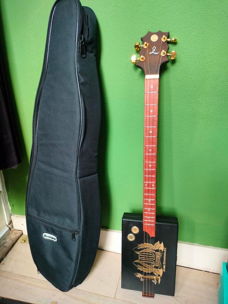 Unieke Cigar Box Gitaar met hoes, Ophalen of Verzenden, Zo goed als nieuw, Klassieke of Spaanse gitaar