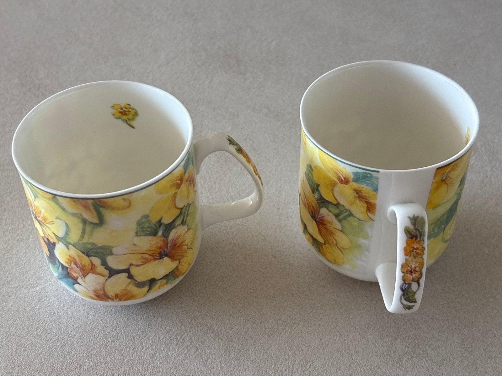 2x Rose of England Bone China mokken met bloemmotief, Overige merken, Klassiek, Zo goed als nieuw, Porselein