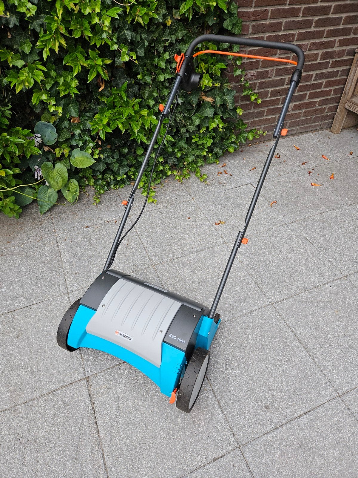 Gardena EVC 1000 Verticuteermachine - Elektrisch, Ophalen, Cirkelmaaier, Elektrische grasmaaier, Zo goed als nieuw