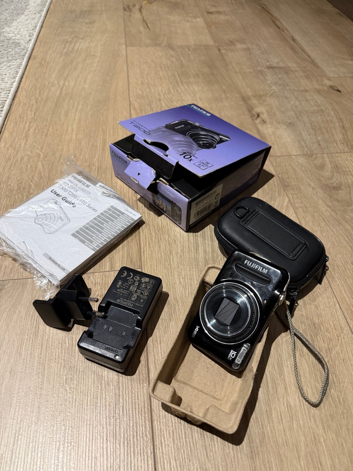 Fujifilm FinePix T200 Compactcamera met 10x optische zoom, Ophalen, Zo goed als nieuw, Fujifilm, Compactcamera