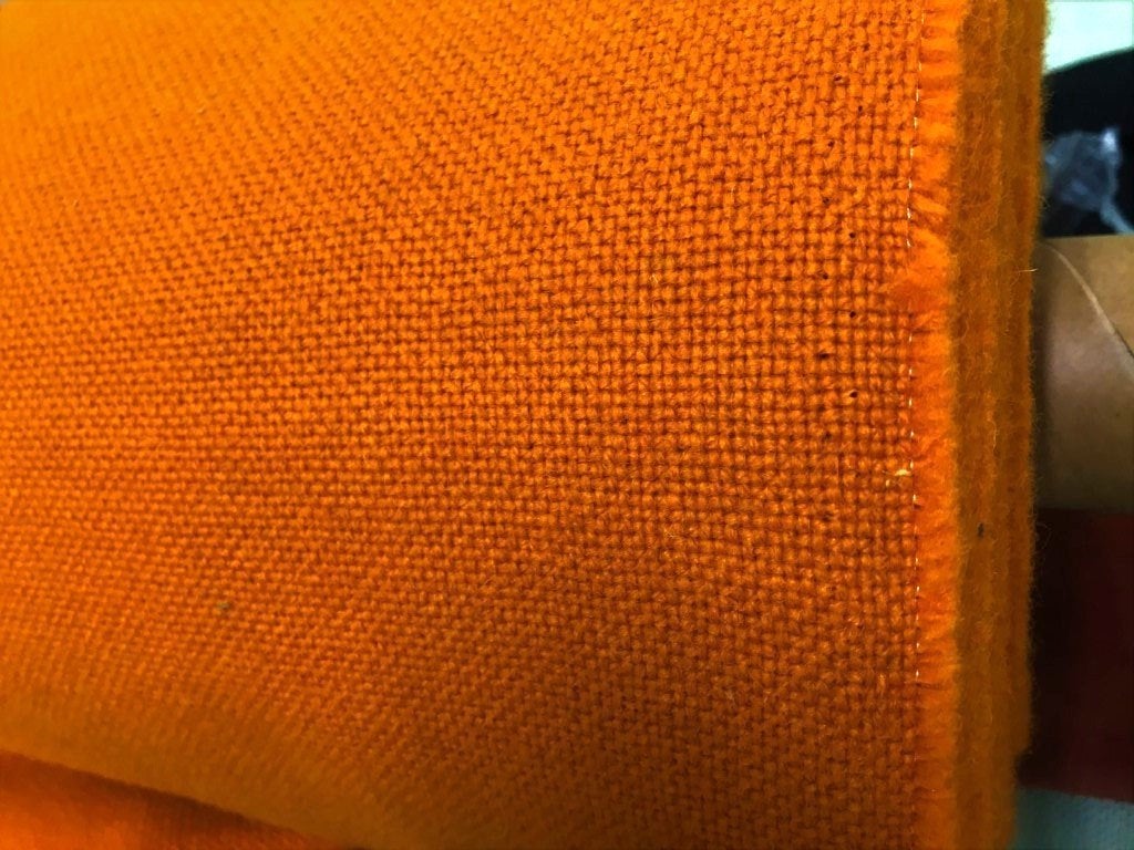 Kvadrat Hallingdal 65 547; oranje; restant meubelstof, Wol, 120 cm of meer, Nieuw, Oranje