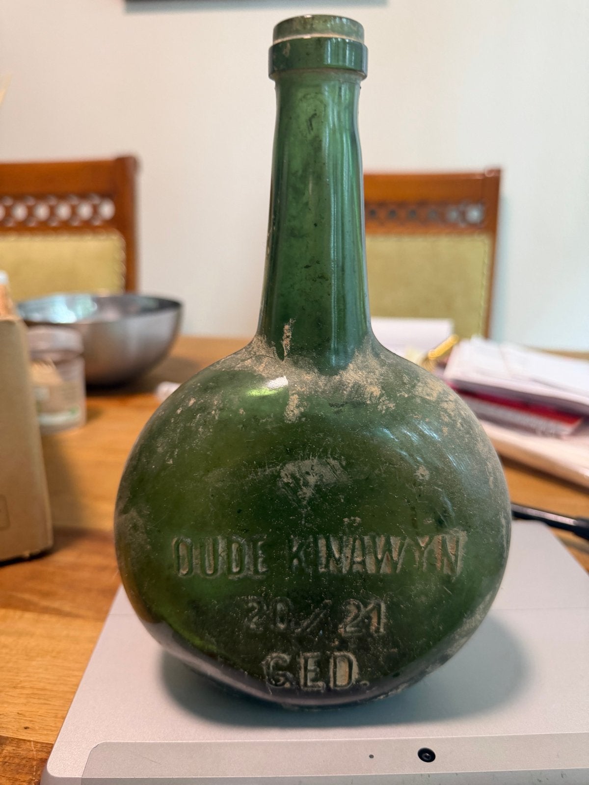 Antieke  Glazen Fles 'Oude Kinawyn 20/21 GED', Ophalen of Verzenden