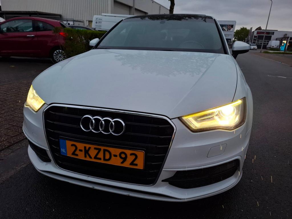 Audi A3 Sportback 1.6 TDI S-LINE PANO/XENON/NAVI/CLIMA/CRUIS, Auto's, Audi, Voorwielaandrijving, Euro 5, Gebruikt, 4 cilinders