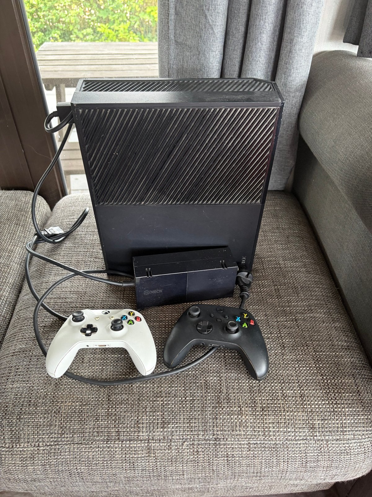 Xbox One met 2 controllers en voeding, Xbox One, Met 2 controllers, Ophalen of Verzenden, 500 GB