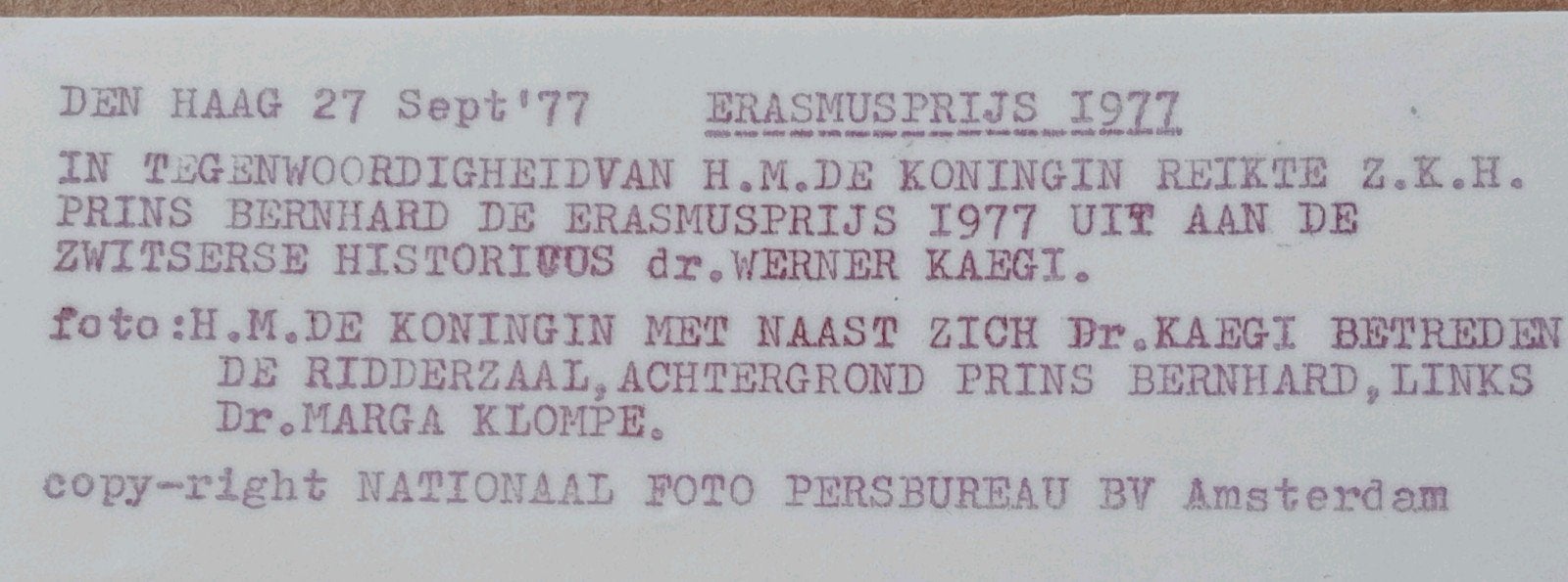 Foto Koningin Juliana & Prins Bernhard Erasmusprijs 1977, Ophalen of Verzenden, 1960 tot 1980, Gebruikt, Overige onderwerpen