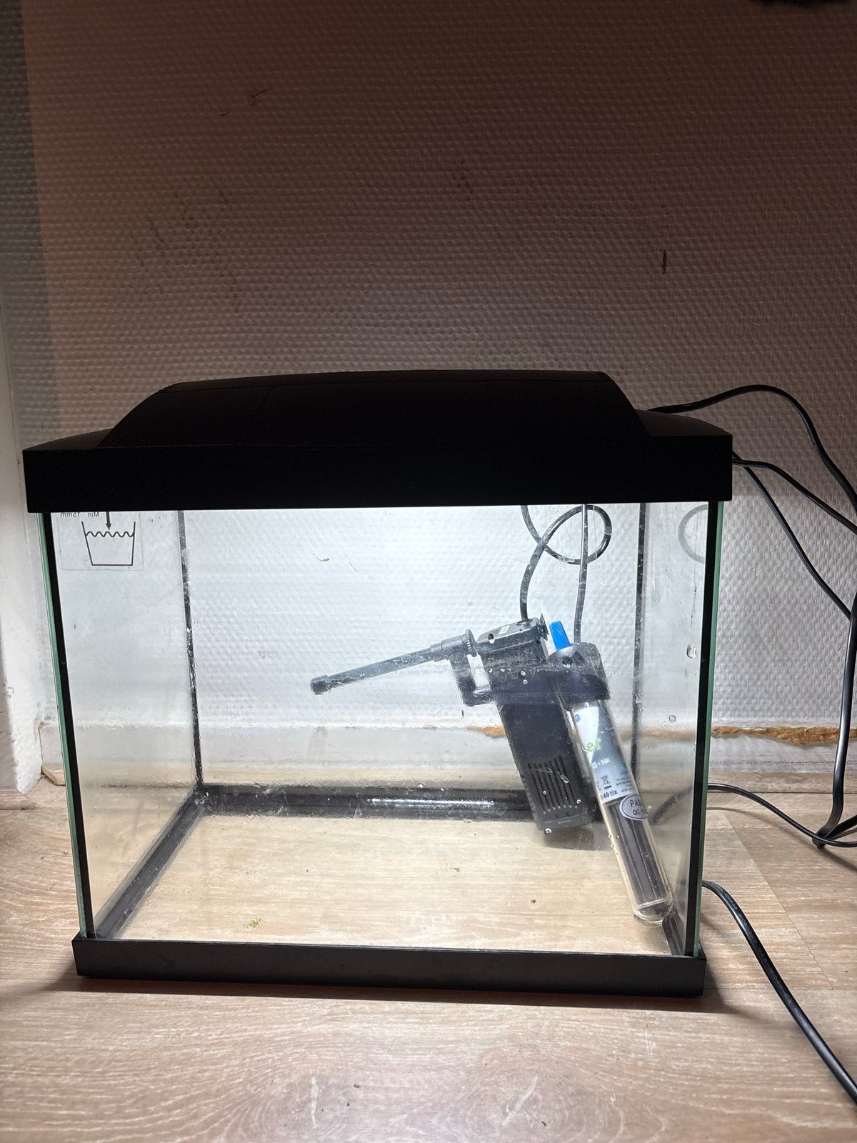 Klein aquarium met licht en verwarmingen ., Ophalen, Gebruikt, Leeg aquarium, Superfish