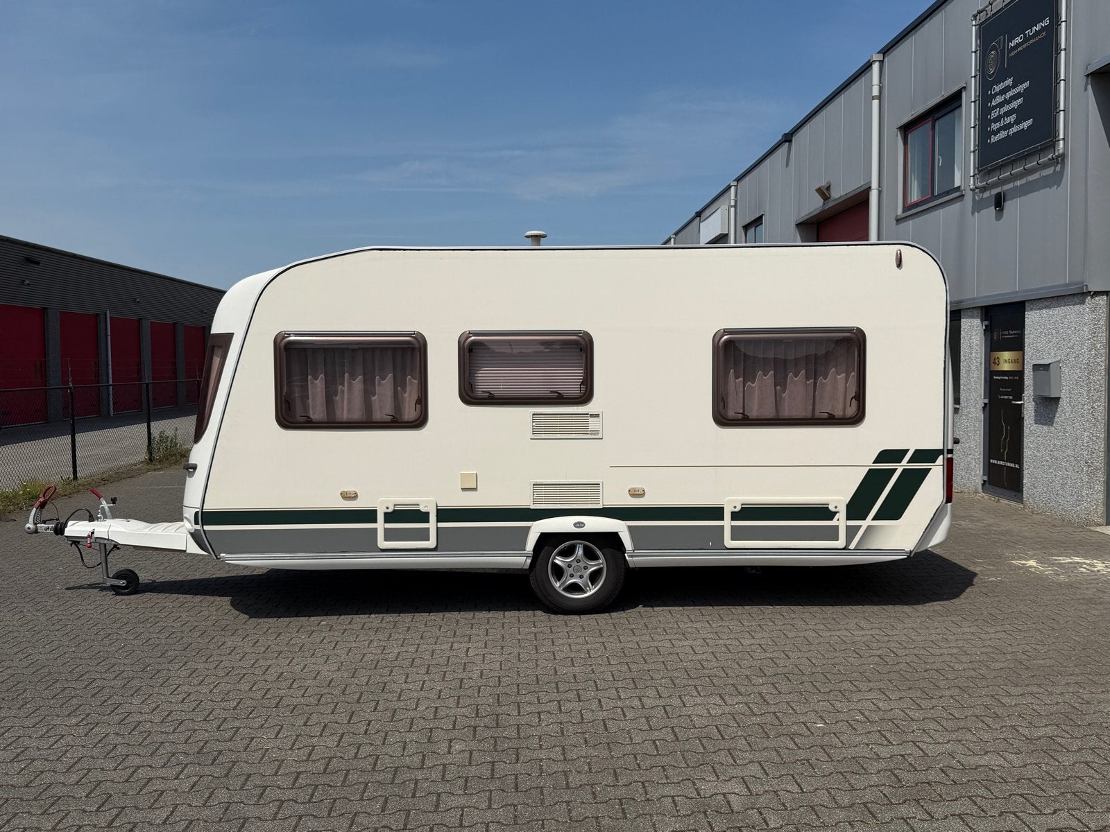 Chateau Cantara 450 - Compacte en complete caravan, Chateau, Rondzit, Omvormbare zithoek, Particulier