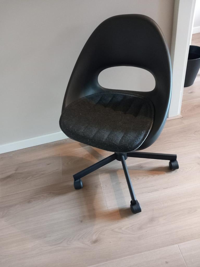 Ikea bureaustoel zwart eldberget zgan, Ophalen, Zo goed als nieuw, Zwart, Bureaustoel
