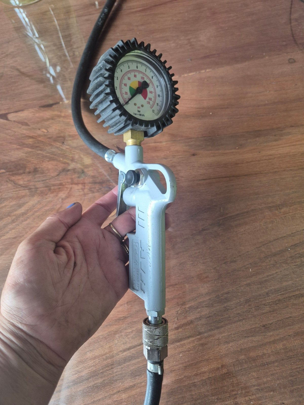 Bandenspanningsmeter met manometer en slang, Ophalen of Verzenden, Zo goed als nieuw