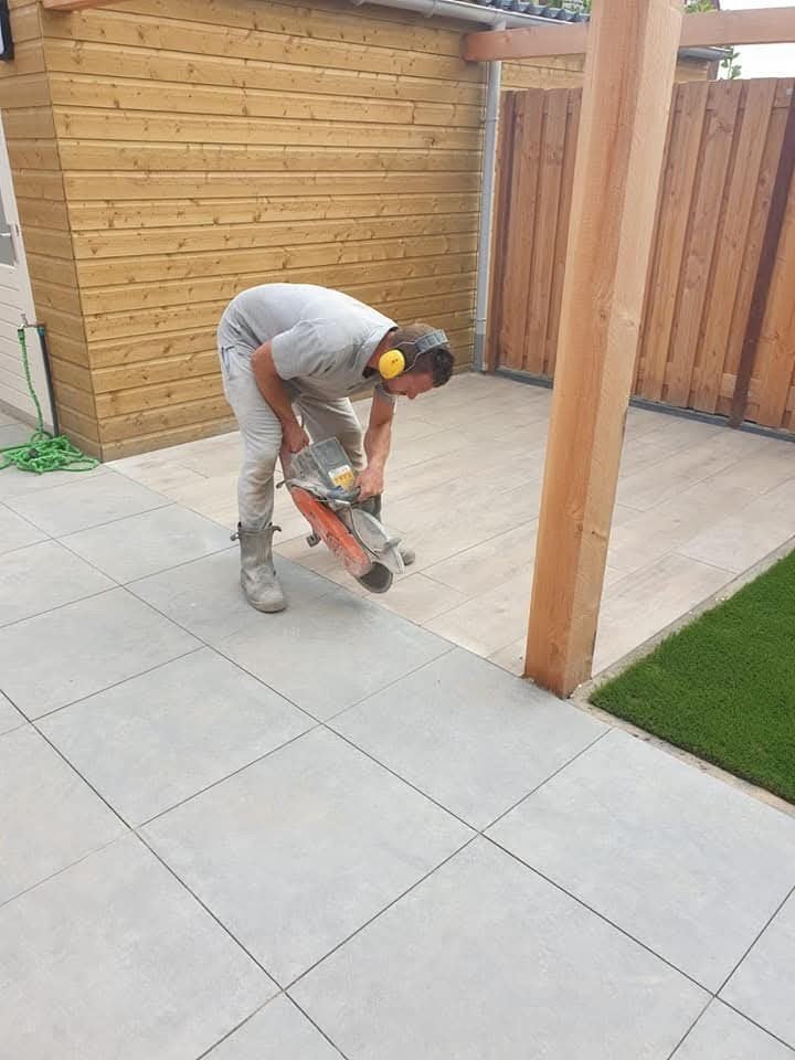 Stratenmaker kan op zeer korte termijn, Diensten en Vakmensen, Tuinmannen en Stratenmakers, Bestrating