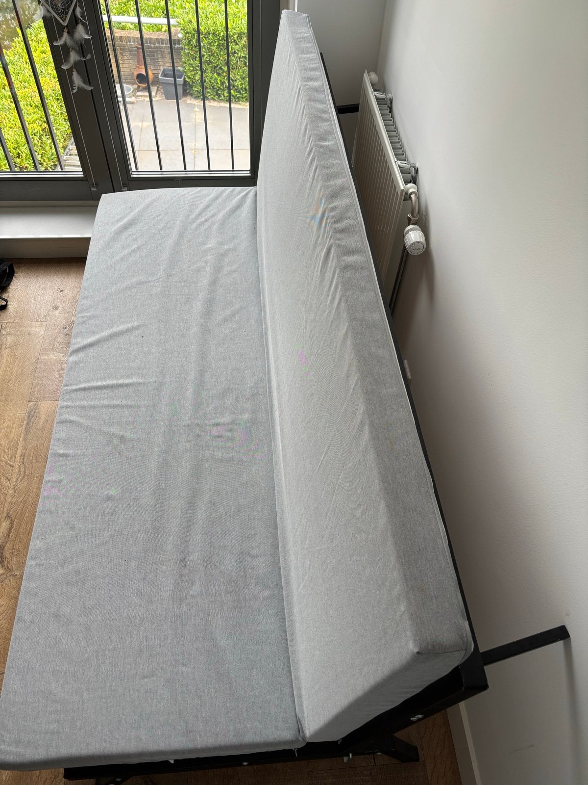 Opklapbaar bed met lattenbodem en matras, Huis en Inrichting, Gebruikt, Eenpersoons, Zwart, Ophalen of Verzenden