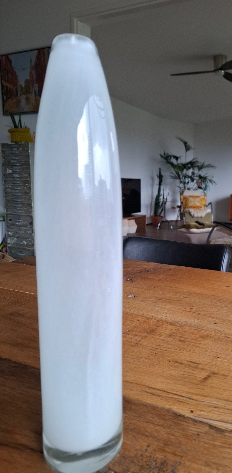 Hoge smalle glazen vaas (witglas), Huis en Inrichting, Woonaccessoires | Vazen, Gebruikt, Overige kleuren, Ophalen of Verzenden