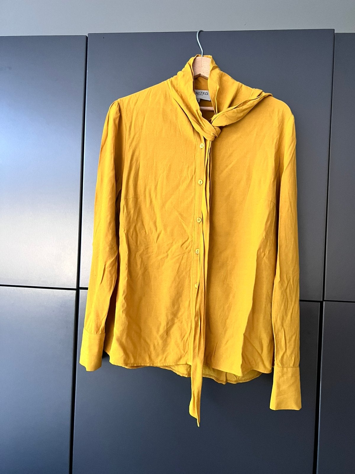 LIMITED OKER GEEL MOSTERDGEEL GELE BLOUSE MET STRIK MAAT S, Ophalen of Verzenden, Zo goed als nieuw, Maat 36 (S), Geel