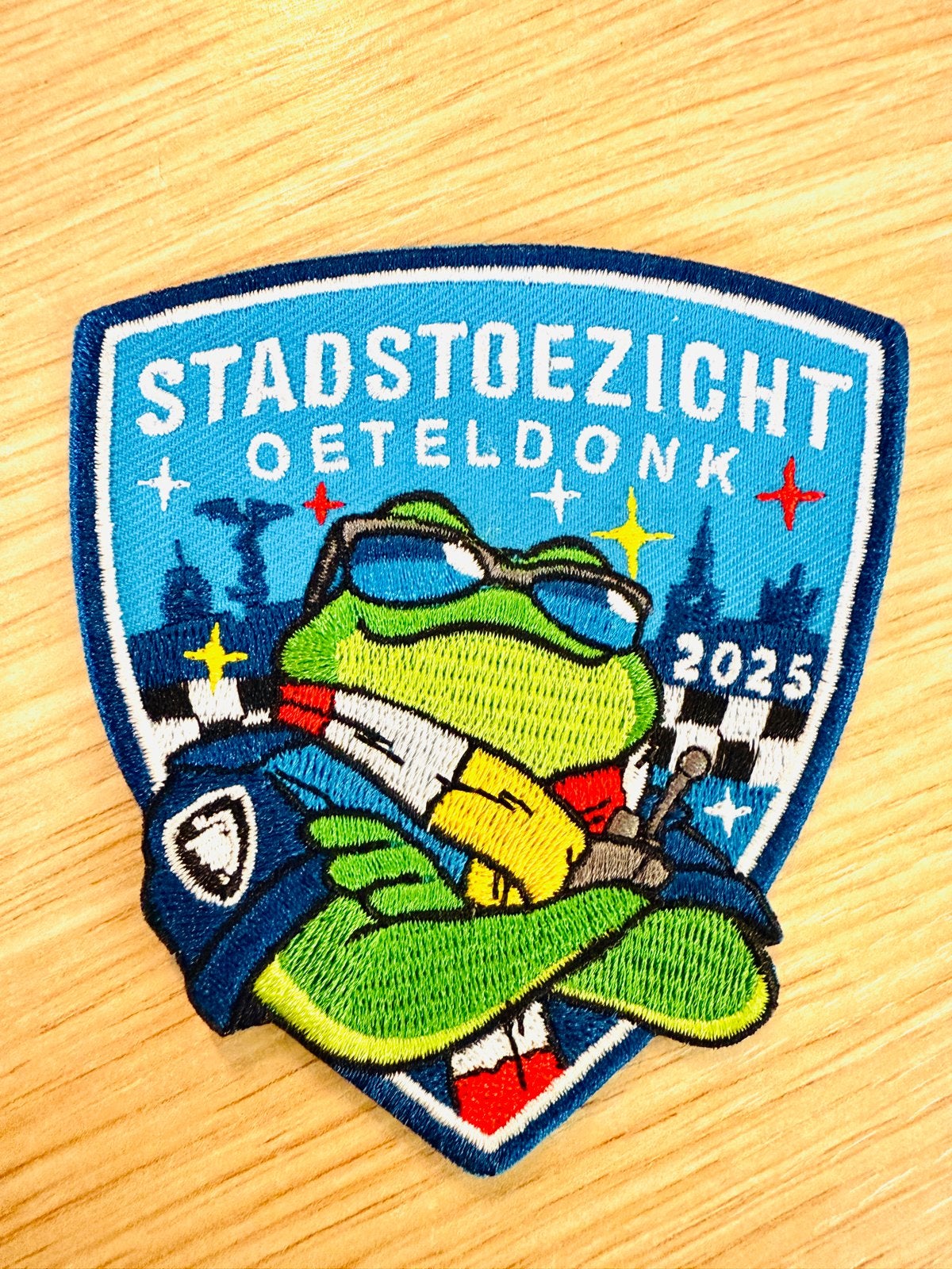 Stadstoezicht Oeteldonk 2025 Embleem Carnaval Kikker, Ophalen of Verzenden, Nieuw, Overige onderwerpen, Speldje of Pin