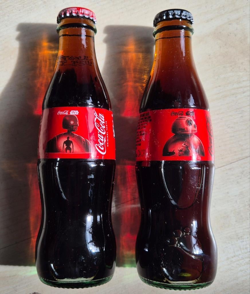 Star Wars Coca Cola glazen flesjes BB-8 K-2SO USA ongeopend, Verzamelen, Ophalen of Verzenden, Nieuw, Gebruiksvoorwerp