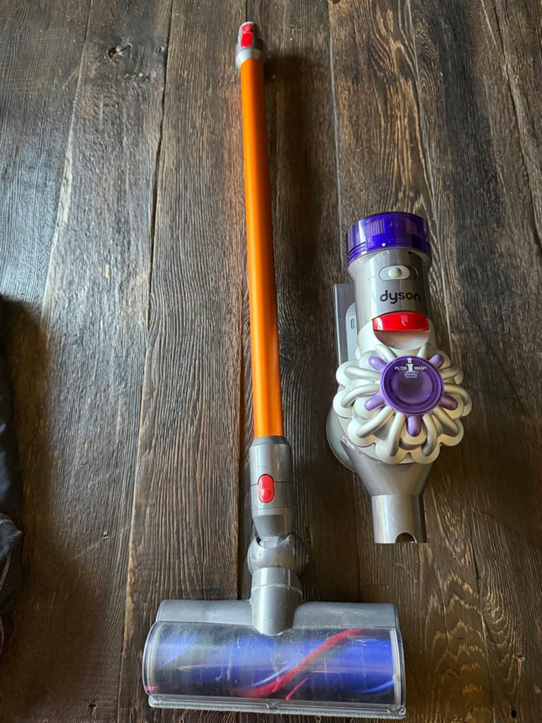 Dyson V8 Steelstofzuiger met accessoires, Witgoed en Apparatuur, Stofzuigers, Ophalen, Draadloos, Zo goed als nieuw, Dyson
