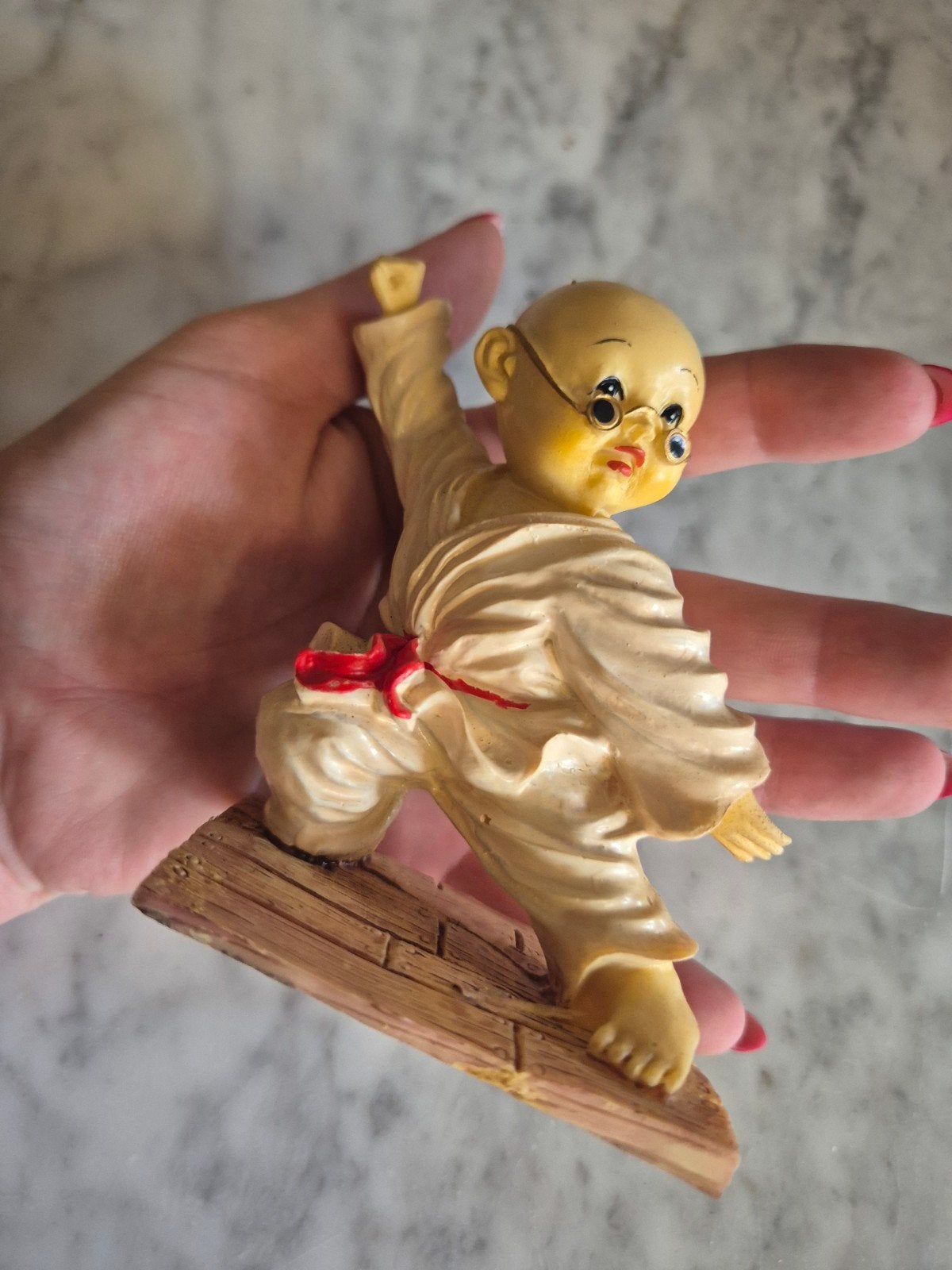 Beeldje van een monnik met bril - Decoratie, Ophalen of Verzenden, Zo goed als nieuw, Dier