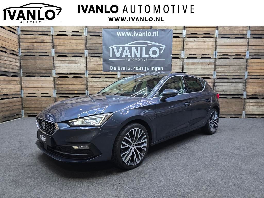 Seat Leon 1.4 TSI eHybrid PHEV Xcellence Pano Clima Navi Cam, Auto's, Gebruikt, Zwart, Leon, Leder en Stof