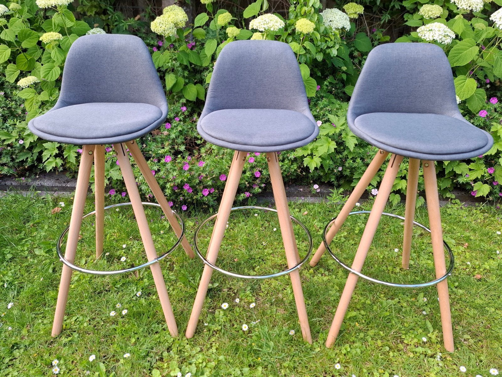 3 NIEUWE barkrukken, grijs gestoffeerd, zithoogte 77cm, Ophalen, Met voetsteun, 60 tot 90 cm, Nieuw