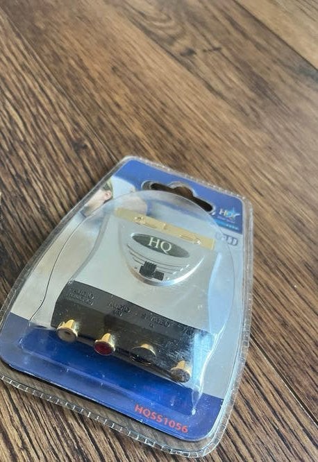Scart naar 3x RCA / S-VHS adapter met schakelaar, Ophalen of Verzenden, Nieuw, Minder dan 2 meter, Scartkabel