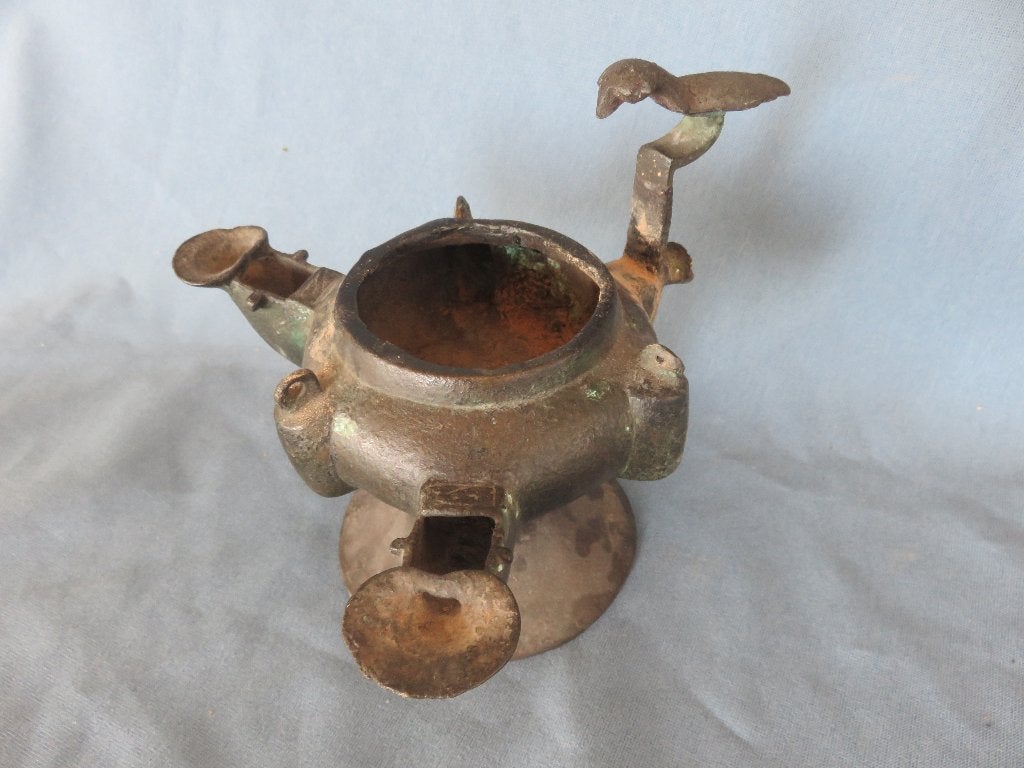 Middeleeuwen - olielamp. brons - 8e - 12e eeuw - bodemvondst, Antiek en Kunst, Antiek | Koper en Brons, Ophalen of Verzenden, Brons
