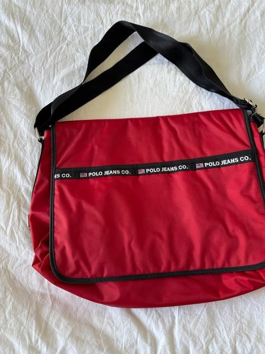 Rode Tommy Hilfiger schoudertas, Sieraden, Tassen en Uiterlijk, Tassen | Schoudertassen, Ophalen of Verzenden, Zo goed als nieuw