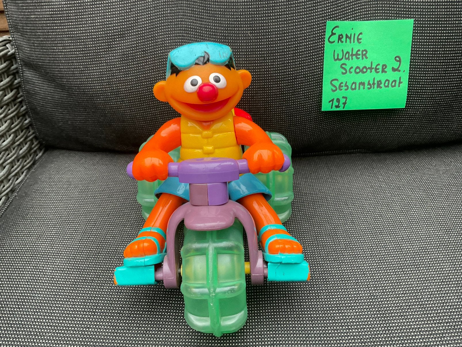 Gebruikte, niet kapot, Sesamstraat Mattel 2001 ERNIE water, Verzamelen, Ophalen, Overige figuren, Gebruikt, Beeldje of Figuurtje
