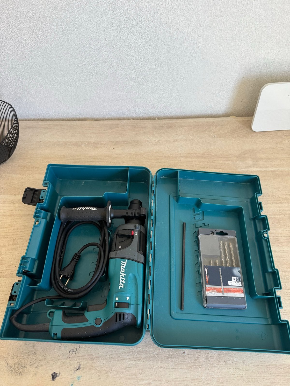 Makita HR2230 SDS+Boorhamer 710W2,2J Nieuwstaat koffer+boren, Doe-het-zelf en Verbouw, Gereedschap | Boormachines, Ophalen, 600 watt of meer