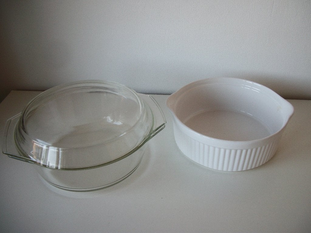 2x Grote Ovenschaal - Glas Sovirel - Rond 25 - zgan per stuk, Ophalen of Verzenden, Effen, Aardewerk, Schaal of Schalen
