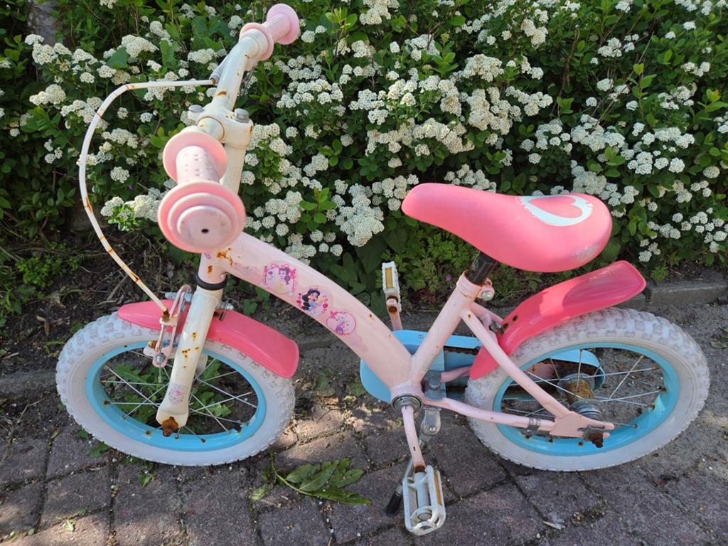 Roze kinderfiets met roestplekjes, fietst nog goed, Fietsen en Brommers, Ophalen, Gebruikt, Minder dan 16 inch, Onbekend