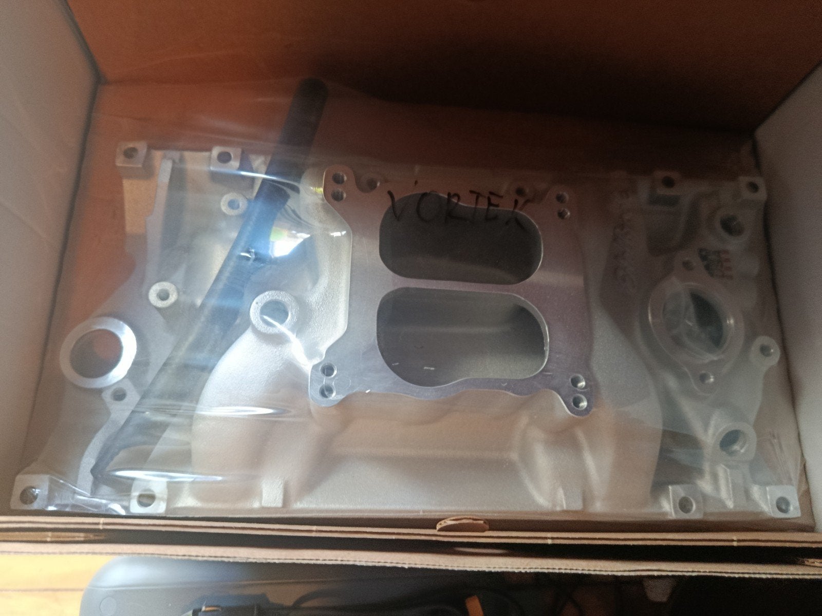 chevrolet edelbrock intake manifold 2116 vortec engines, Ophalen of Verzenden, Chevrolet