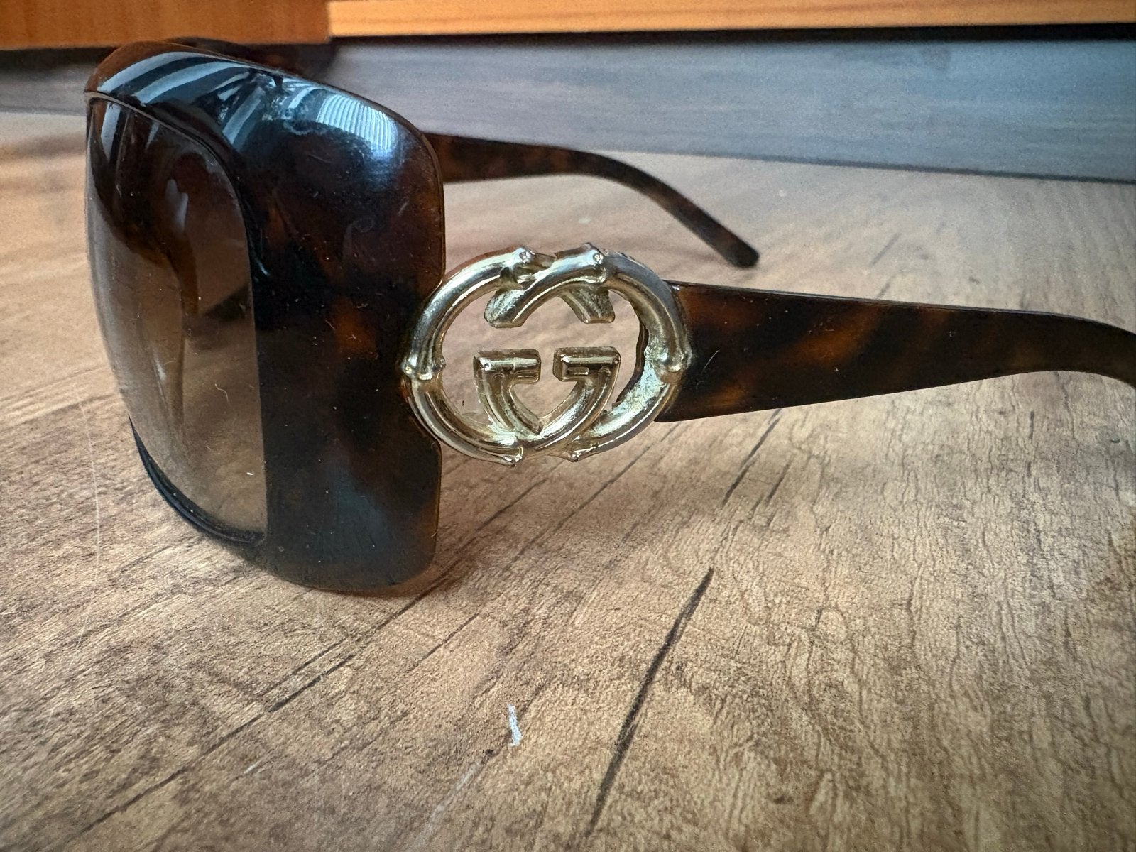 Mooie Gucci zonnebril, Sieraden, Tassen en Uiterlijk, Zonnebrillen en Brillen | Dames, Overige merken, Gebruikt, Zonnebril, Bruin