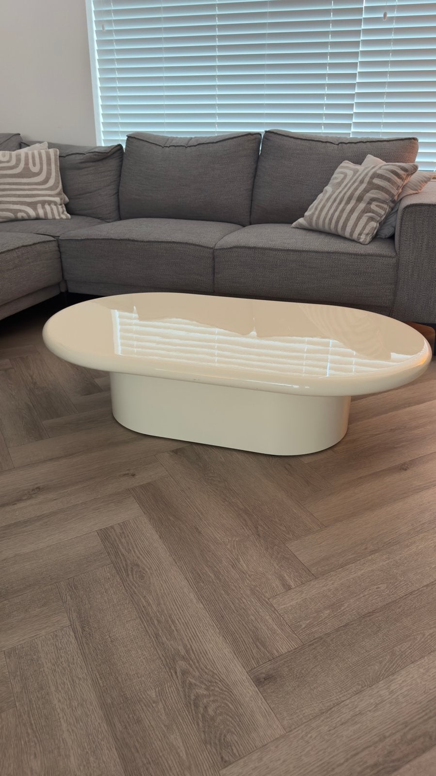 Ovale salontafel, crème wit, glanzend, Huis en Inrichting, Tafels | Salontafels, Ophalen, Kunststof, Gebruikt, 100 tot 150 cm