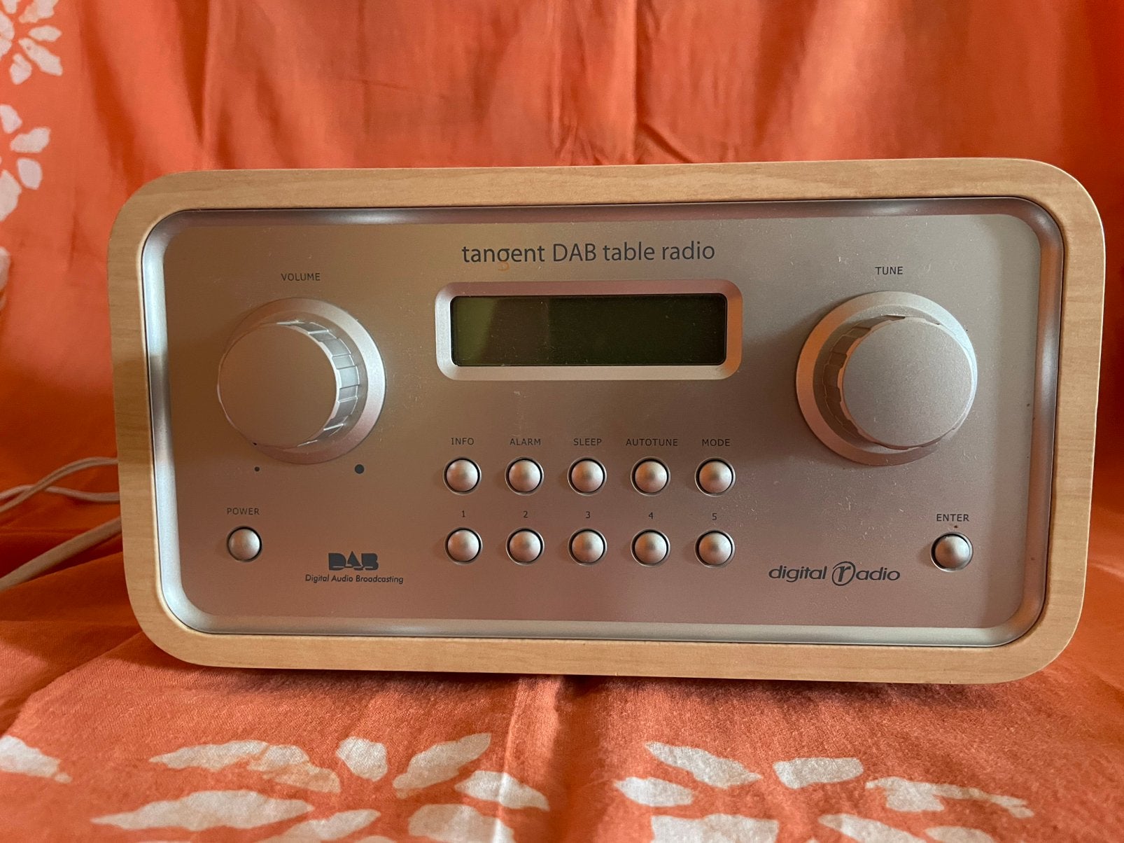 Tangent DAB Tafelradio - Houten Behuizing, Ophalen of Verzenden, Zo goed als nieuw, Radio