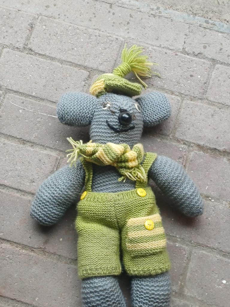 Handgemaakte wollen muis knuffel met kleding, Kinderen en Baby's, Speelgoed | Knuffels en Pluche, Muis, Gebruikt, Handgemaakt