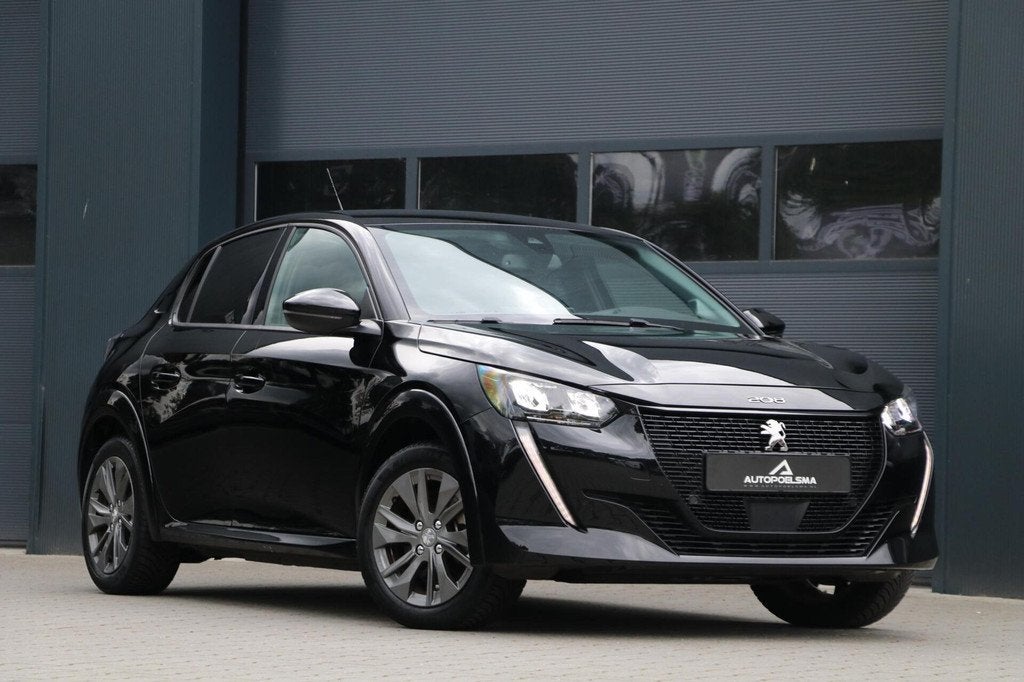 Peugeot e-208 EV Allure Pack 50 kWh AppleCarplay 3 Fase Came, 136 pk, Gebruikt, Leder en Stof, Zwart