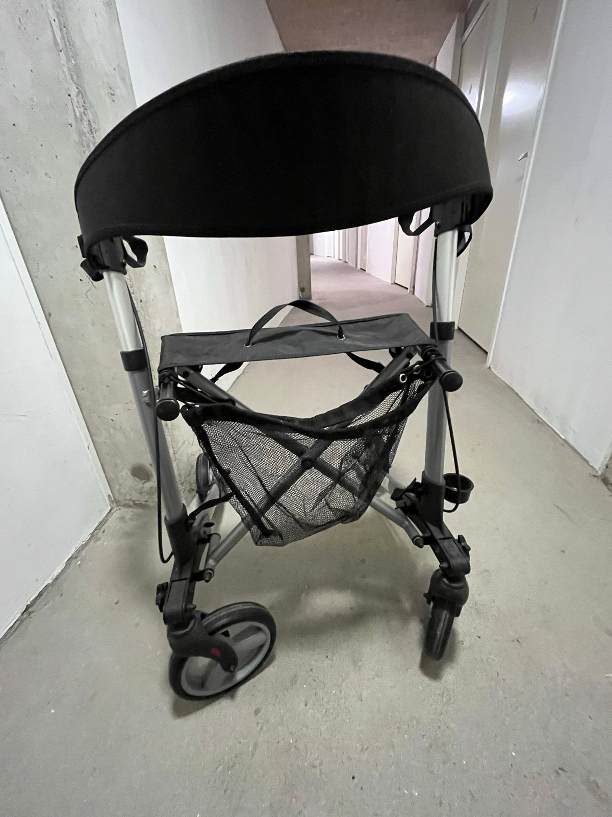Te koop: Zeer goede rollator, Ophalen, Opvouwbaar, Zo goed als nieuw