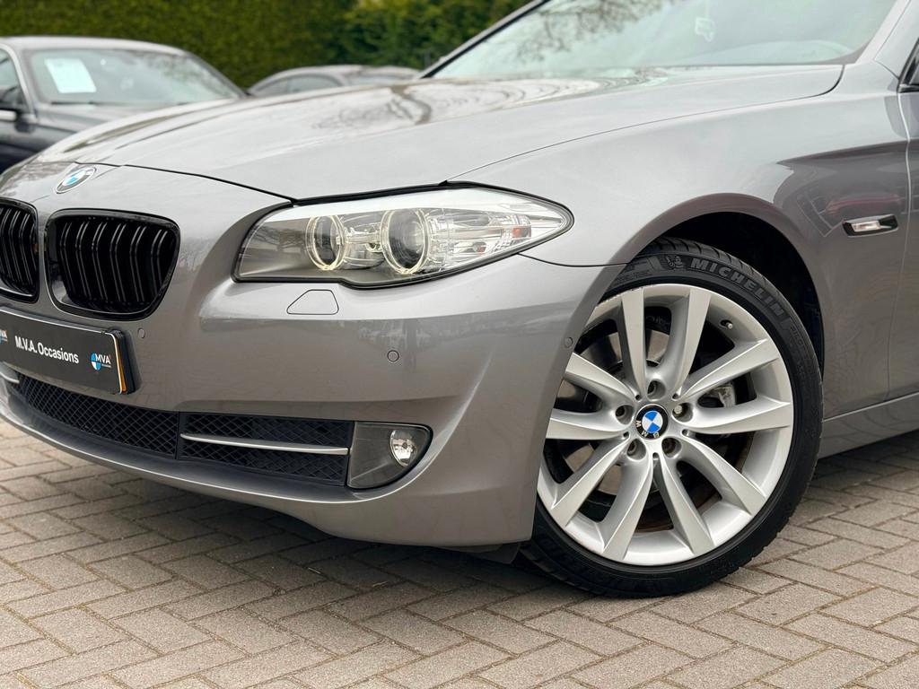 BMW 5-serie Touring 523i Executive|Trekhaak|Navigatie|Automa, Auto's, Euro 5, Gebruikt, Zwart, 2000 kg