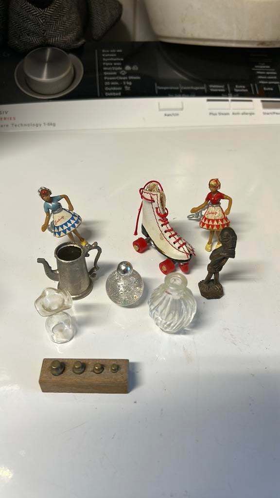 Vintage letterbak miniaturen brons lodalientje vaasje divers, Verzamelen, Ophalen of Verzenden, Zo goed als nieuw, Poppenhuis