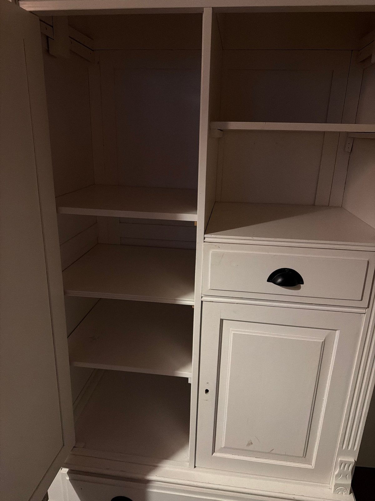 Foto 4 van Witte kledingkast met lades en planken