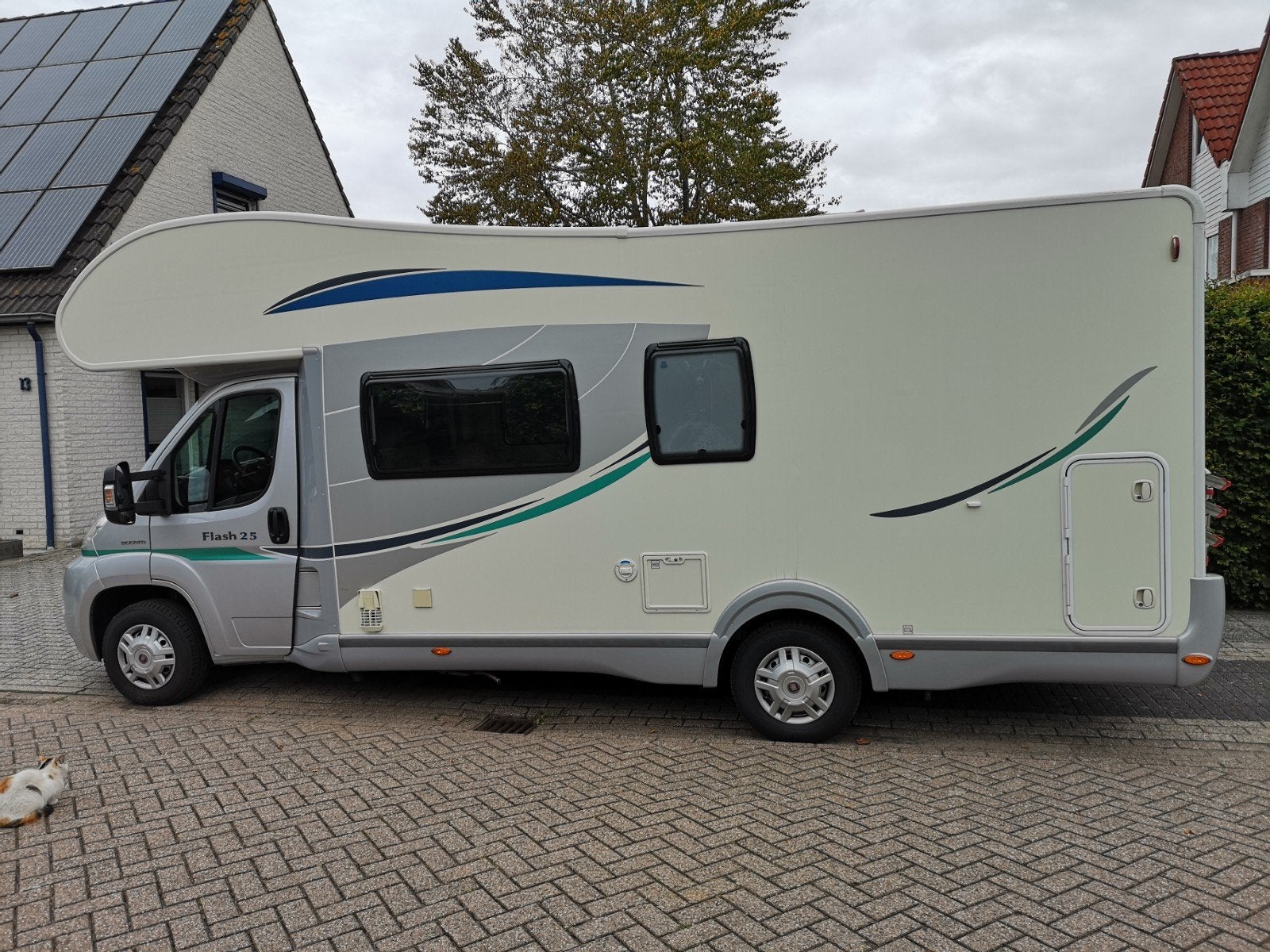Chausson Flash 25 ruime gezinscamper met stapelbedden, 2012, Caravans en Kamperen, Campers, Alkoof, Ringverwarming, Fiat, Airbags