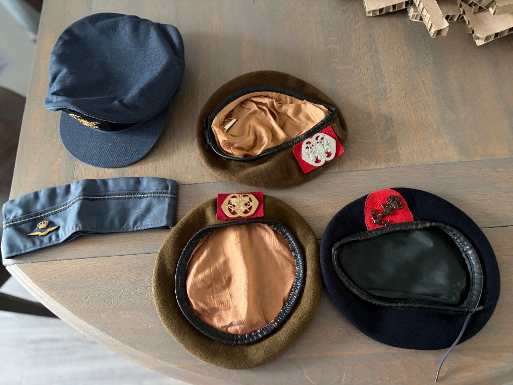 3 BARETTEN, PET + BARET LUCHTMACHT - WD-14, Waddinxveen, Ophalen of Verzenden, Luchtmacht, X